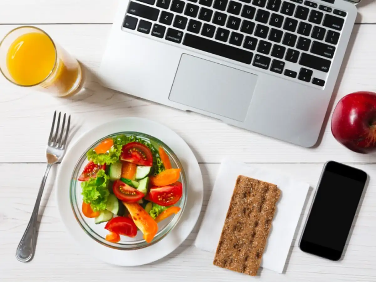 اهمیت ورزش و تغذیه سالم در محیط کار؛ سوخت‌رسانی به موتور بهره‌وری